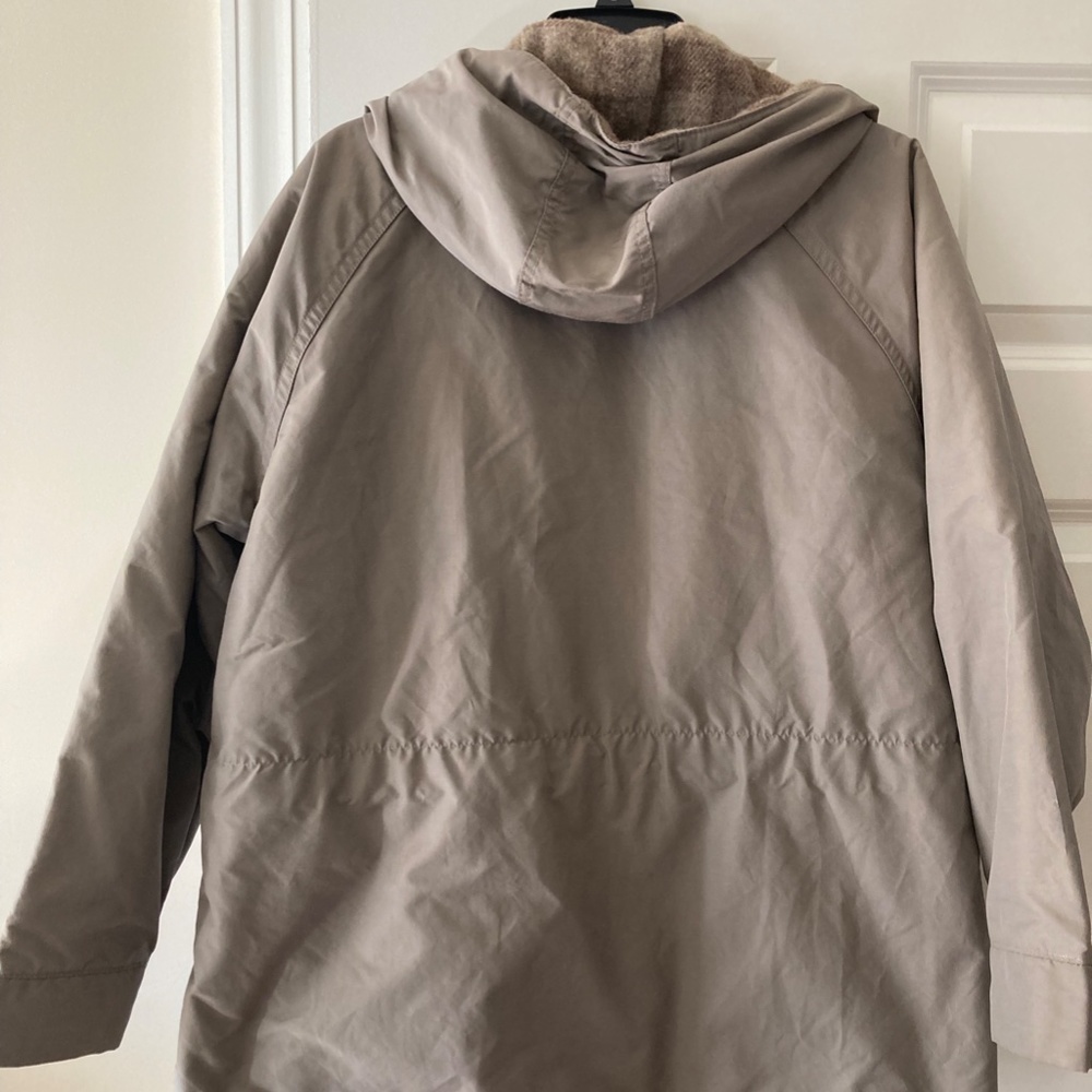 Vintage woman's Woolrich beige Jacket size large, wool flannel lining - Picture 5 of 5